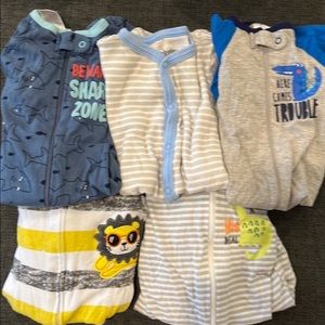 Bundle lot of 5 baby boy sleepers pjs 0-3 months